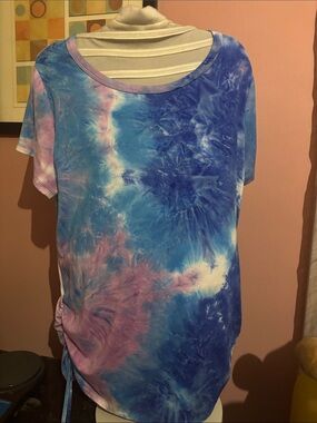 Discreet Women's Tie-Dye Scoop Neck Tee in Blue & Pink Size XL